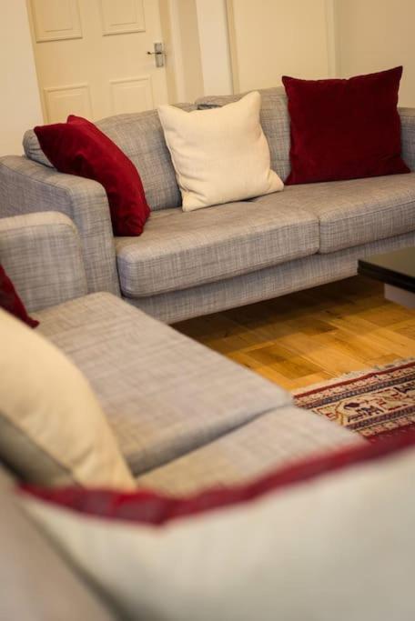 Self Catering , City Centre Apartment With Parking Édimbourg Extérieur photo