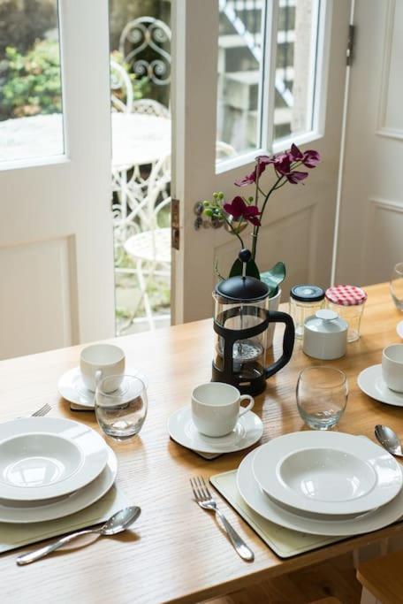 Self Catering , City Centre Apartment With Parking Édimbourg Extérieur photo