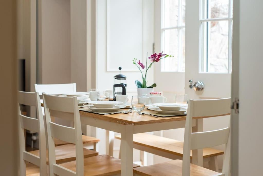 Self Catering , City Centre Apartment With Parking Édimbourg Extérieur photo